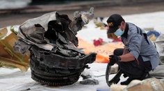 Našli čiernu skrinku z havarovaného lietadla v Indonézii. Pomôže zistiť príčinu úmrtia 62 ľudí