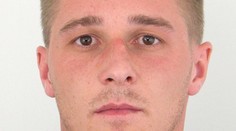 Pozor na tohto muža! Je nebezpečný a môže byť ozbrojený