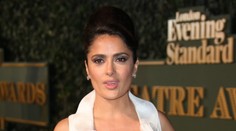 Veľké a prirodzené! Salma Hayek natlačila prsia do obrovského výstrihu