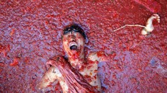 Nie, toto nie je krv, ale paradajková bitka v Buňole