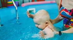 VIDEO: Kontroverzné metódy plávania českej školy desia aj odborníkov. Mamičky podali trestné oznámenie