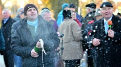 Šampanské otvárajte opatrne! Pozor na luster, ale aj na oči