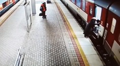 Video: Hrôzostrašná scéna na stanici v Trnave. Seniorka (73) chcela naskočiť na idúci vlak, ale spadla