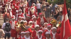 Desiatky Santov sa stretli v strede leta v Dánsku. Dohadujú stratégiu na Vianoce