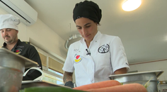 Varila pre pápeža Františka. Denisa je nielen šéfkuchárka, ale aj profesionálna futbalistka