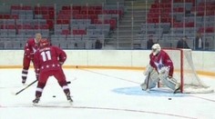 Je Putin dobrý hokejista? Posúďte sami