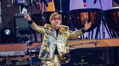 Elton John sa rozlúčil vo veľkom. Posledným koncertom v Británii uzatvoril festival Glastonbury