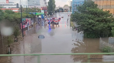 VIDEO: Viedňou sa prehnala smršť. Ulice zaplavila voda