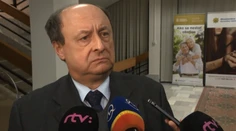 Volebná komisia potvrdila, že kandiduje všetkých 23 strán. Kaník teda kandidatúru nestiahol