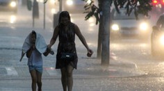 Blesky, krúpy, lejak. SHMÚ v niektorých okresoch zvýšil výstrahu pred búrkami na druhý stupeň