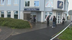 Dvojica mužov za bieleho dňa vylúpila levickú banku. Odniesli si desaťtisíce eur