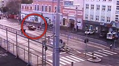 Opitý muž kľučkoval v uliciach Brna. Okrem dopravy ohrozoval aj ľudí