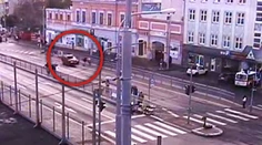 Opitý muž kľučkoval v uliciach Brna. Okrem dopravy ohrozoval aj ľudí