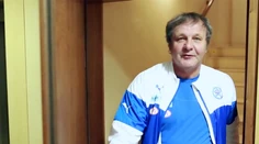 Kozák "vletel" do šatne hádzanárkam