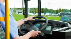Na opitého autobusára zavolali cestujúci pri Rožňave políciu. Ten ich zabuchol v autobuse a odišiel
