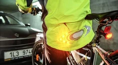Česi vyvinuli bundu, ktorá môže zachrániť cyklistom život