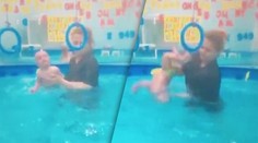 VIDEO: To, čo robí Ruska s bábätkami, označili za mučenie. Rodičia ju obhajujú, že robí zázraky