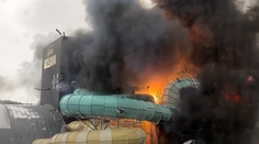 VIDEO: Vo švédskom zábavnom parku vypukol masívny požiar, sprevádzali ho aj výbuchy