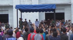 Flirtovali na verejnosti, postihol ich trest. Takto vyzerá palicovanie v Indonézii