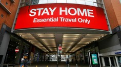 Británia hlási rekordný počet úmrtí na koronavírus za deň. Medzi obeťami je 19-ročný mladík