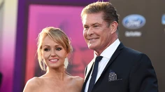 Tretíkrát v chomúte. David Hasselhoff sa oženil