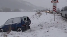 Žena narazila do odhŕňača. V aute boli dve deti