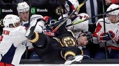 Súboj ťažkých váh: Chára skončil po bodyčeku od Ovečkina na striedačke Washingtonu