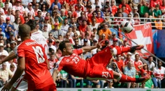Shaqiriho famózne nožnice dostali Švajčiarov do predĺženia. Rozhodli penalty