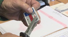 Nálepky na čelnom skle po technickej a emisnej kontrole budú onedlho minulosťou