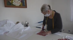 Slováci, ktorí vyrábajú rúška, už nemajú z čoho. Galantérie sú zatvorené