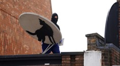 FOTO: V Londýne sa objavilo štvrté dielo od Banksyho. Chvíľu po odhalení ho ukradli