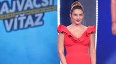 Všimli ste si tento detail vo výstrihu? Moderátorka Mona sa zaskočiť nenechala