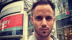 Vykázali ho z krajiny! Tento muž učí iných, ako sexuálne obťažovať ženy