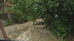 Lovci búrok vo Valaskej Dubovej: Búrka tu napáchala mimoriadne škody, zaplavené zostali pivnice aj cesty