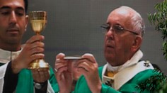 Pápež slúžil omšu v Baku. Stretol sa so slovenskými saleziánmi