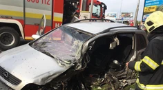 Pri výjazde z Bratislavy prešiel mercedes do protismeru, štyria ľudia sa zranili
