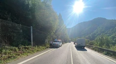 Nehoda pod Strečnom: Autá narazili do spadnutých skál, tvoria sa kolóny