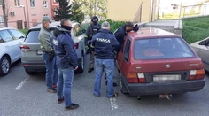 Razia NAKA vo Veľkom Krtíši: Muž vydieral exekútorku mafiánskymi praktikami z 90. rokov
