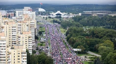 VIDEO: Bielorusi vyšli do ulíc. V Minsku Proti Lukašenkovi protestovalo 100-tisíc ľudí