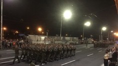 VIDEO: Nočné manévre pred SNP: Prehliadku nacvičovalo vyše 1 800 vojakov