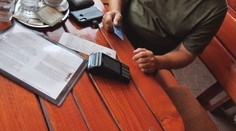 Štát chce motivovať ľudí pracovať v gastre. Čašníci by mohli dostávať prepitné zaplatené kartou bez zdanenia