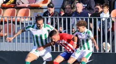 VIDEO: Hráč utrpel počas zápasu infarkt. Život mu zachránil voperovaný defibrilátor