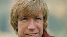 Neporaziteľný, nebezpečný a večný. Áno, toto je mladý Chuck Norris!