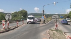 Chceli byť rýchlejšie v nemocnici, stal sa opak. Sanitka sa v protismere zrazila s autom