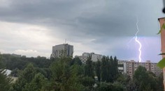 Na veľkej časti Slovenska treba v najbližších hodinách počítať s búrkami. Pozrite si, kde platia výstrahy