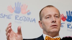 Kollár vyzýva premiéra a vládu, aby nepodpísali migračný pakt