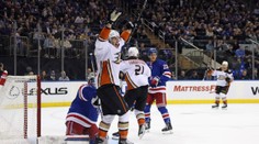 VIDEO: Regenda má v NHL prvé body. Najmä jeho kombinácia na jeden dotyk je ako z učebnice