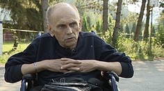 Šokujúci prípad v nemocnici pre odsúdených. Sanitár mal znásilniť muža na vozíku