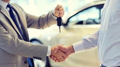 Nemec si prichystal pre zákazníkov darček. Auto zadarmo, ak na Vianoce nasneží