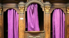 Pri spovedi sa priznal k zneužívaniu a nahlásili ho polícii, manželka žiada od kostola odškodné